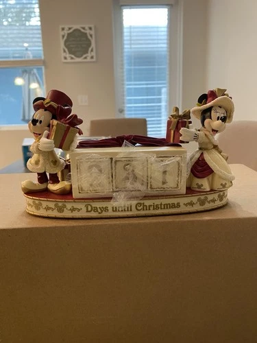 Mickey Minnie Countdown Calendar Figurine